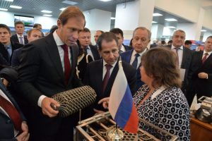 Михаилу Бабичу и Денису Мантурову показали импортозамещающие возможности ПФО