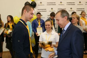 Ряды нефтепереработчиков Саратовского НПЗ пополнили 14 молодых работников