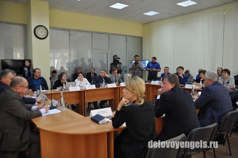 В ТПП обсудили замену вывесок в центре Саратова