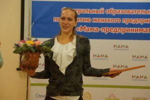 Молодая мама из Энгельса выиграла 100 тысяч рублей на открытие швейной мастерской