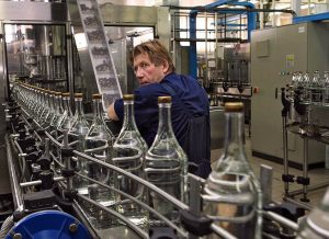 Суд сохранил для «Саратовской ликеро-водочной компании» лицензию на право закупать,продавать и хранить алкоголь