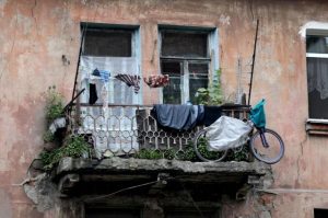Не всем аварийным домам Саратовской области повезло попасть в проект переселения из ветхого жилья с бюджетом в 5 млрд