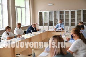 Валерий Радаев обсудил с главврачами вопросы кадров для новой инфекционной больницы