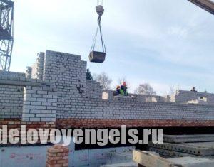 Глава региона проверил ход строительства дома для врачей в пос.Елшанка