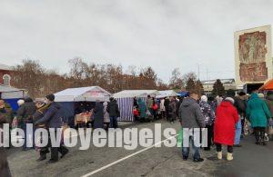 На Театральной площади Саратова проходит сельскохозяйственная ярмарка