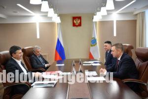 Развитие системы подготовки кадров для органов власти региона обсудили на встрече губернатор Роман Бусаргин и ректор РАНХиГС Алексей Комиссаров